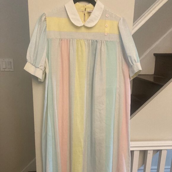 Pastel Shift Dress With Peter Pan Collar - Picture 2 of 5
